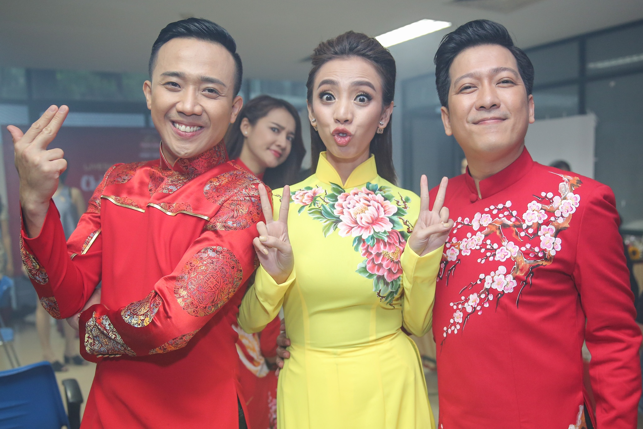 Nhã Phương chăm sóc Trường Giang trong hậu trường ảnh 8 Nha Phuong cham soc Truong Giang trong hau truong anh 8