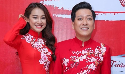 Nha Phuong cham soc Truong Giang trong hau truong live show hinh anh