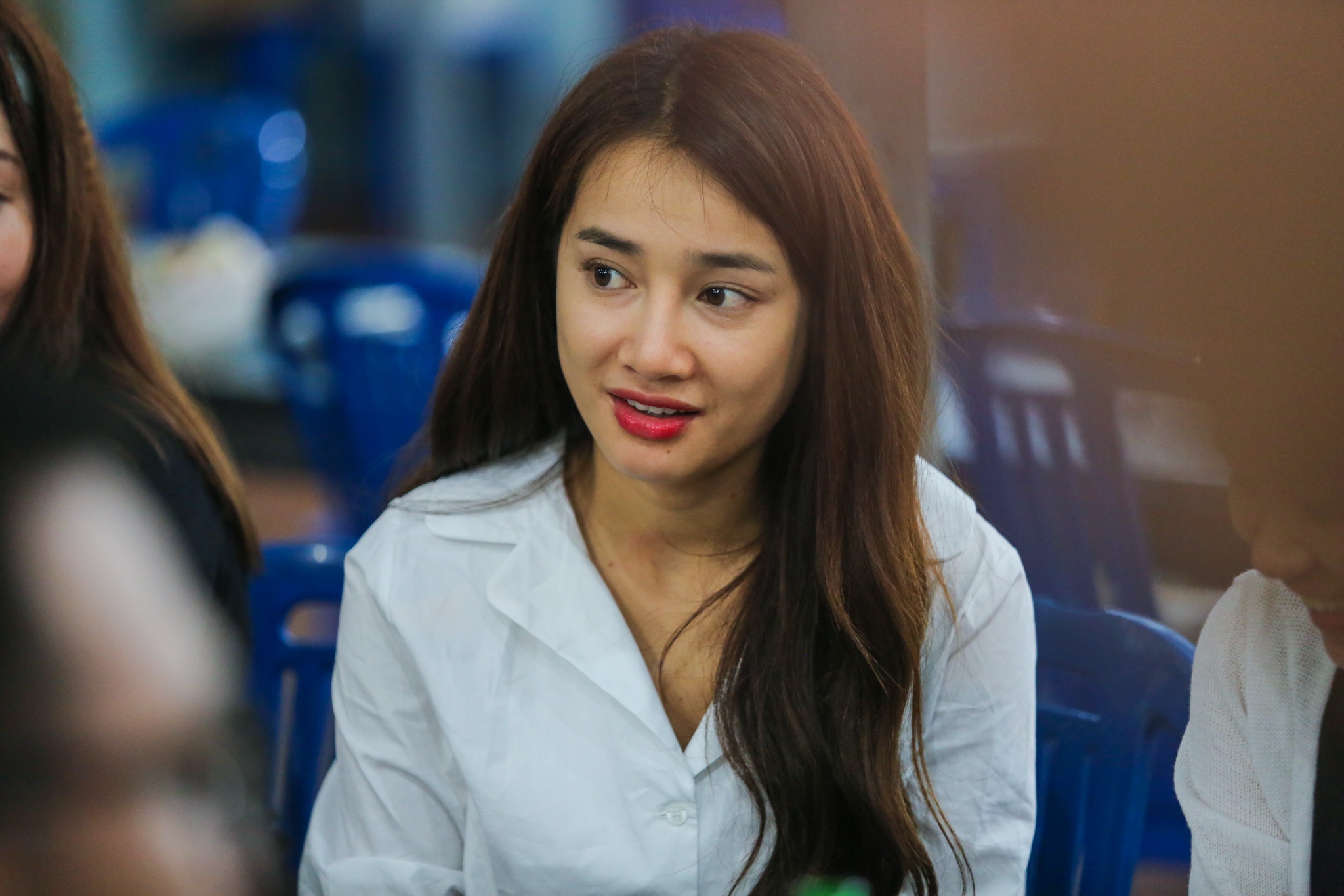 Nha Phuong om hon Truong Giang khi di an khuya anh 6