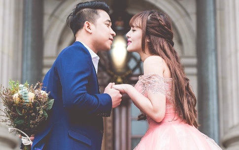 Le Hoang The Men cau hon ban gai Viet Hue o Australia hinh anh