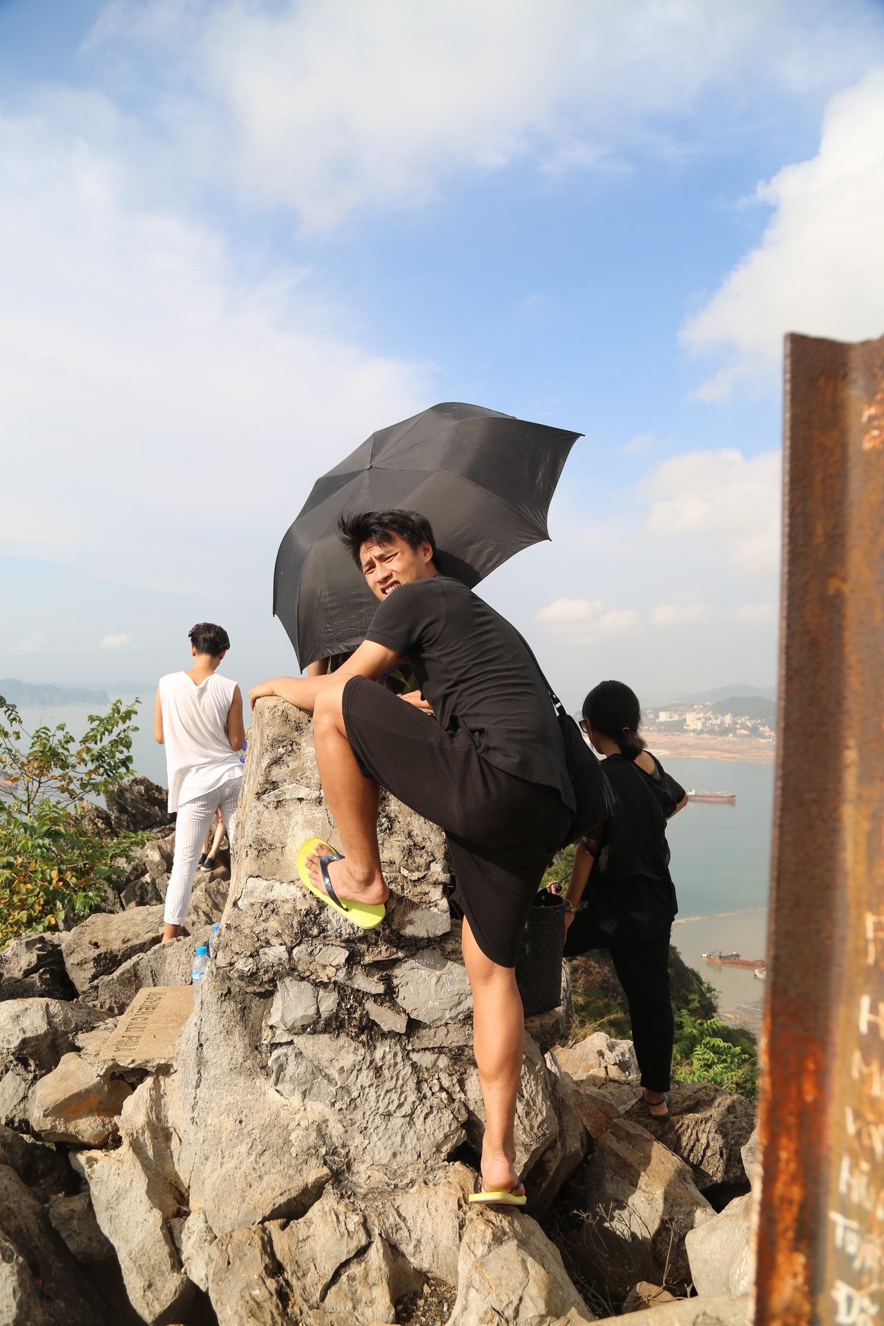 Mac Hong Quan dong phim cung Angela Phuong Trinh anh 3