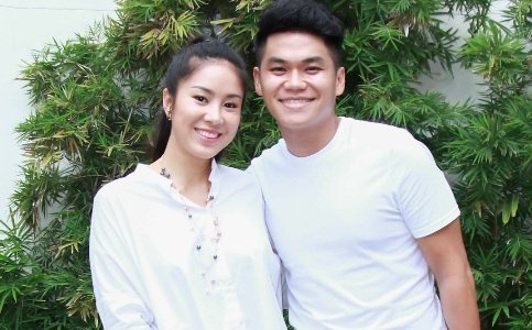 Le Phuong duoc ban trai kem 7 tuoi ho tong di su kien hinh anh