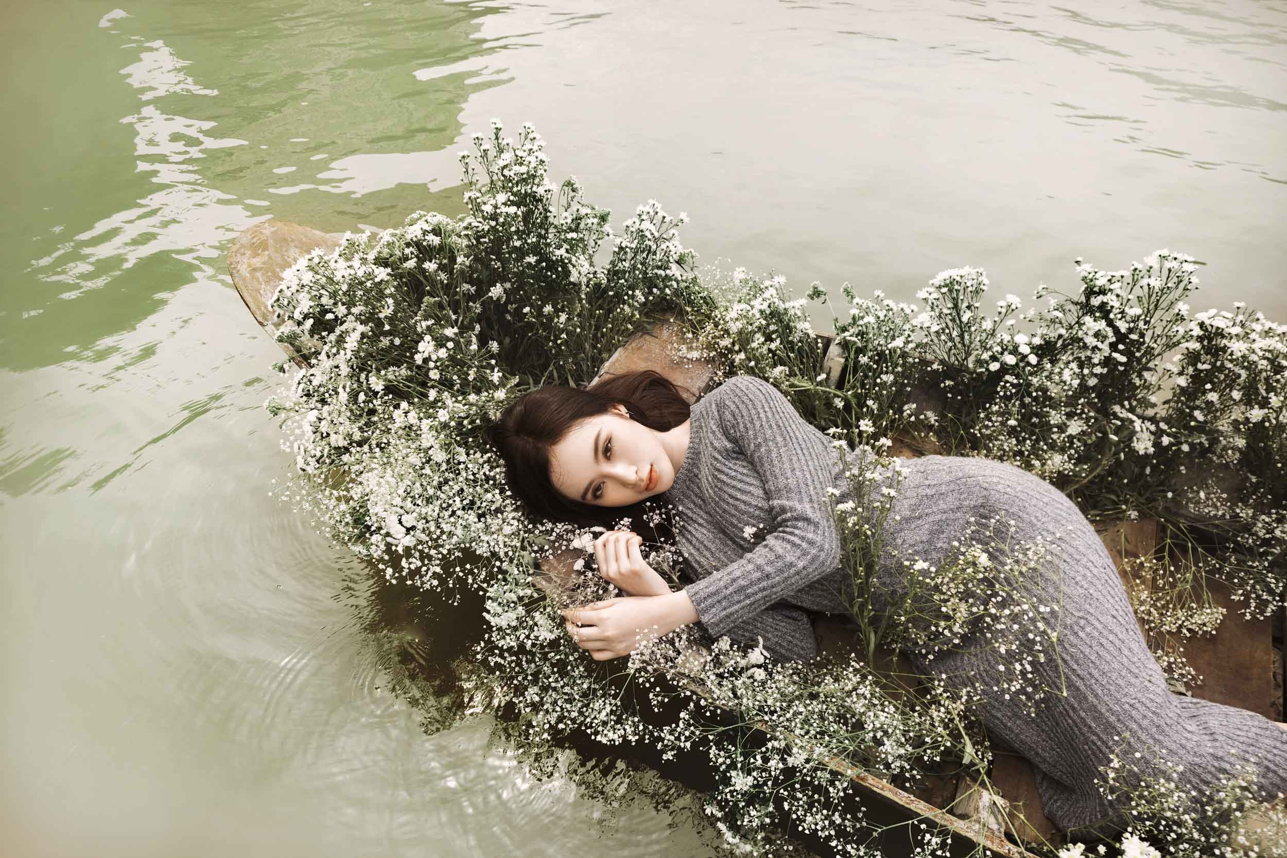 Angela Phuong Trinh lang man ben Vo Canh anh 4