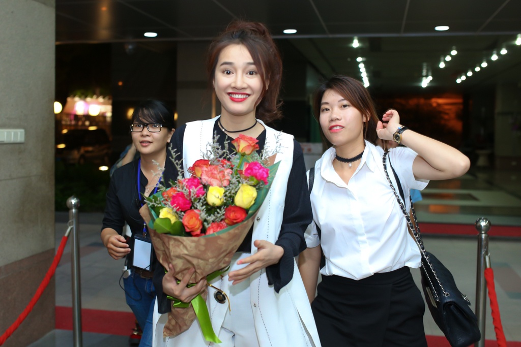 Nha Phuong rang ro di xem thi hat anh 2