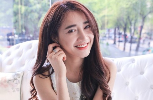 'Nha Phuong van o nha thue va di xe tra gop' hinh anh