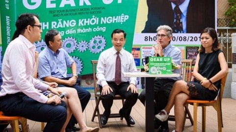 Duong sach TP.HCM soi dong dip cuoi nam hinh anh