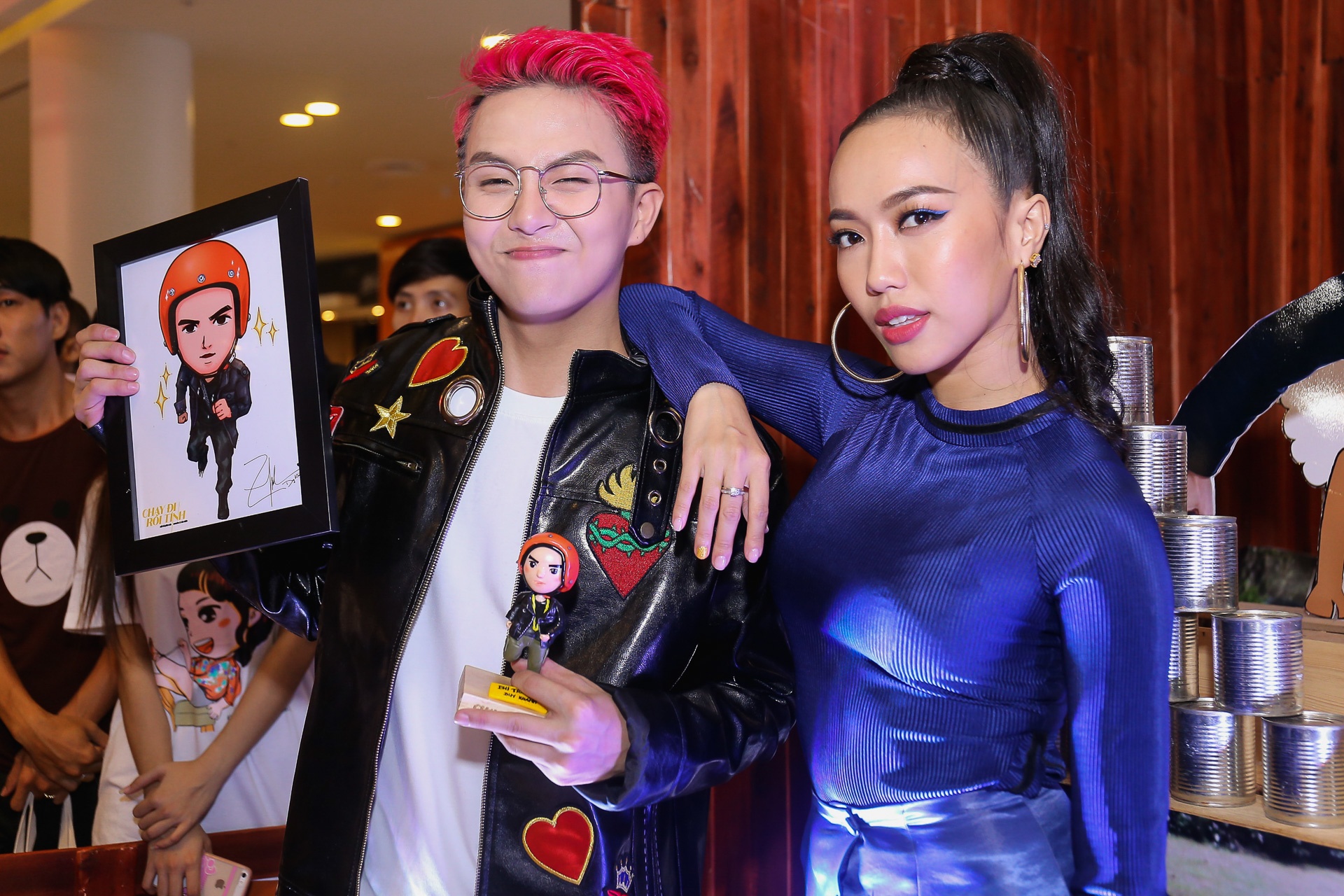 Diem My 9X doi mu long cuu trong su kien anh 6