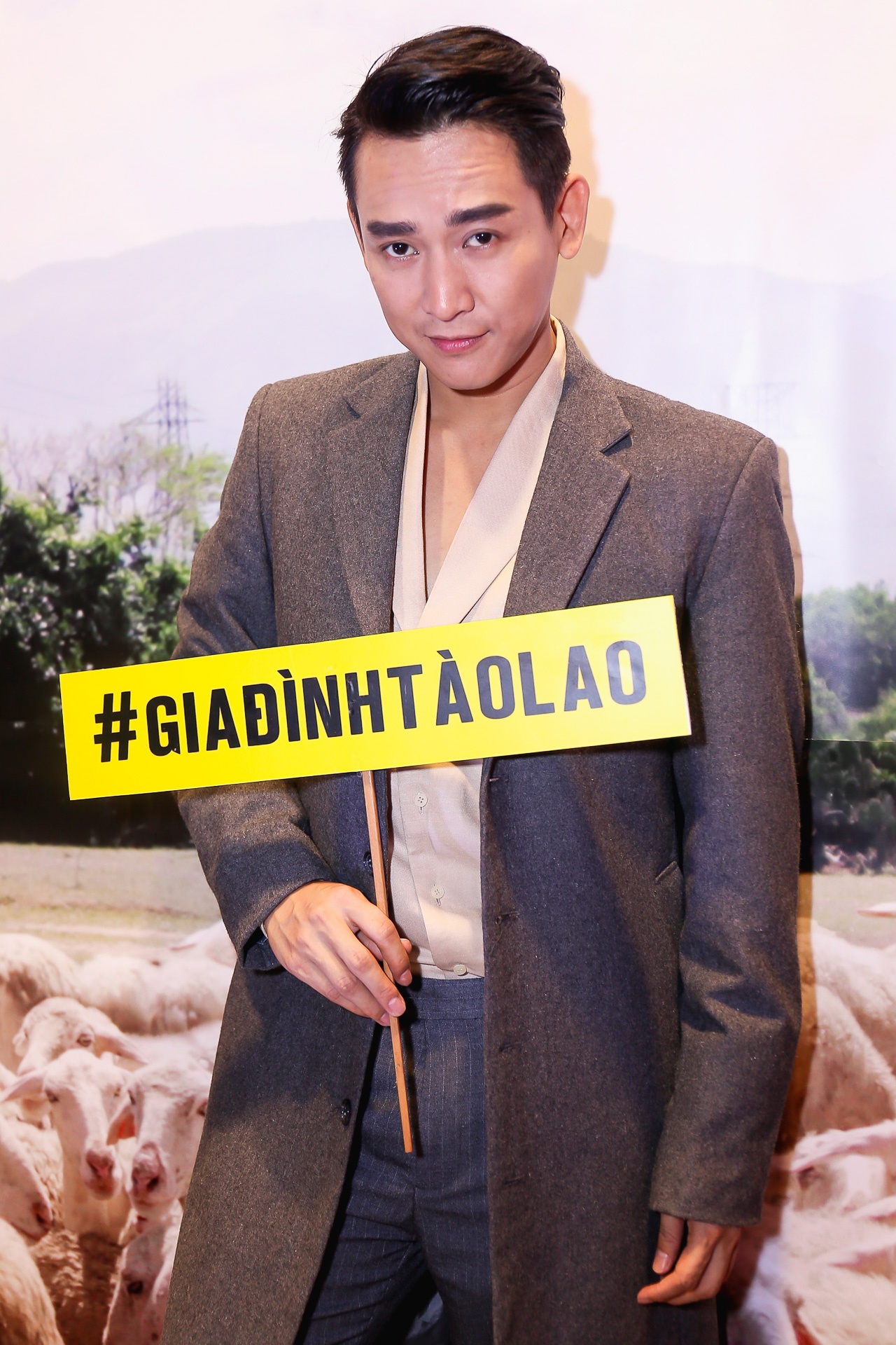 Diem My 9X doi mu long cuu trong su kien anh 4