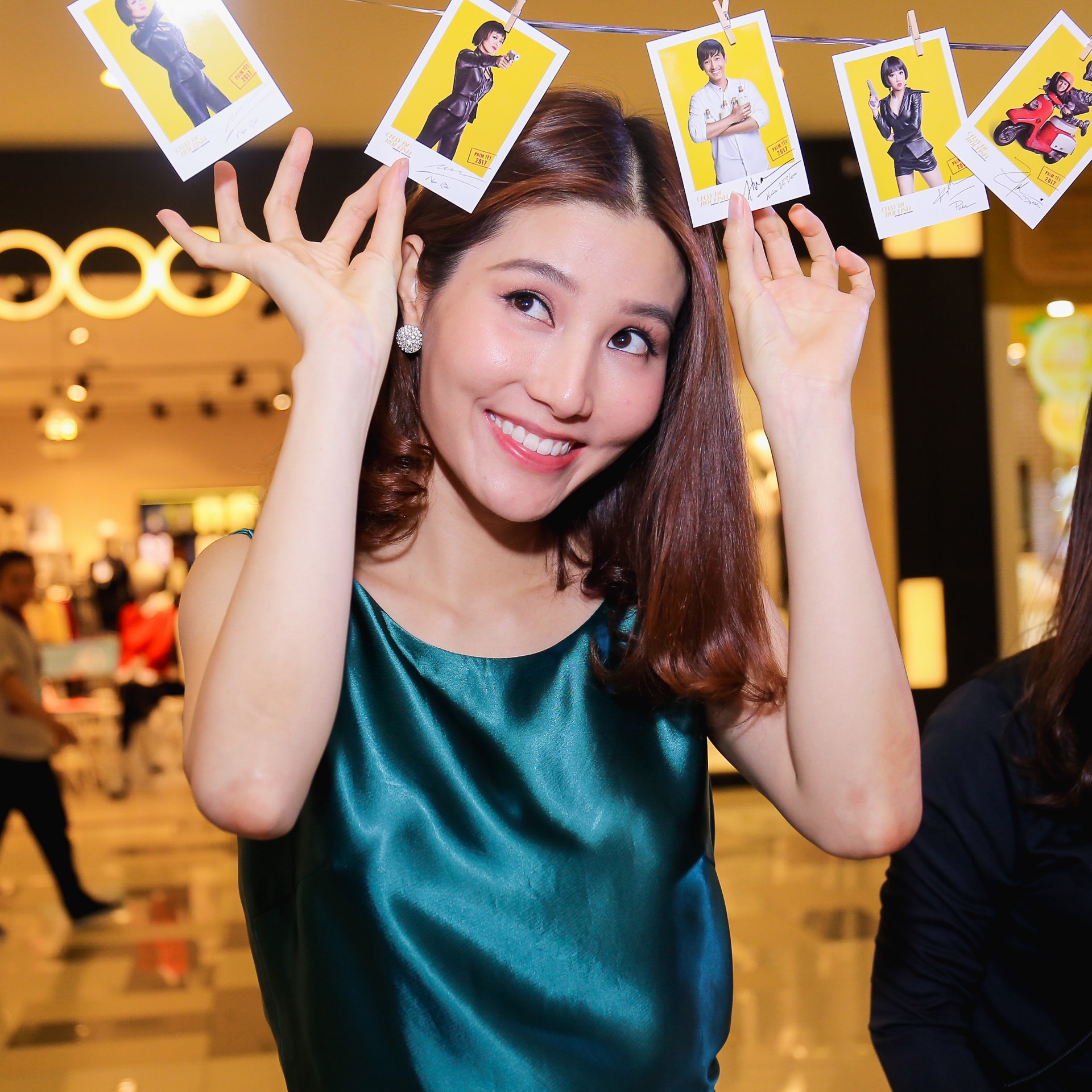 Diem My 9X doi mu long cuu trong su kien anh 3