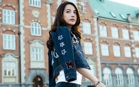 Truong Ngoc Anh tre trung tren duong pho chau Au hinh anh