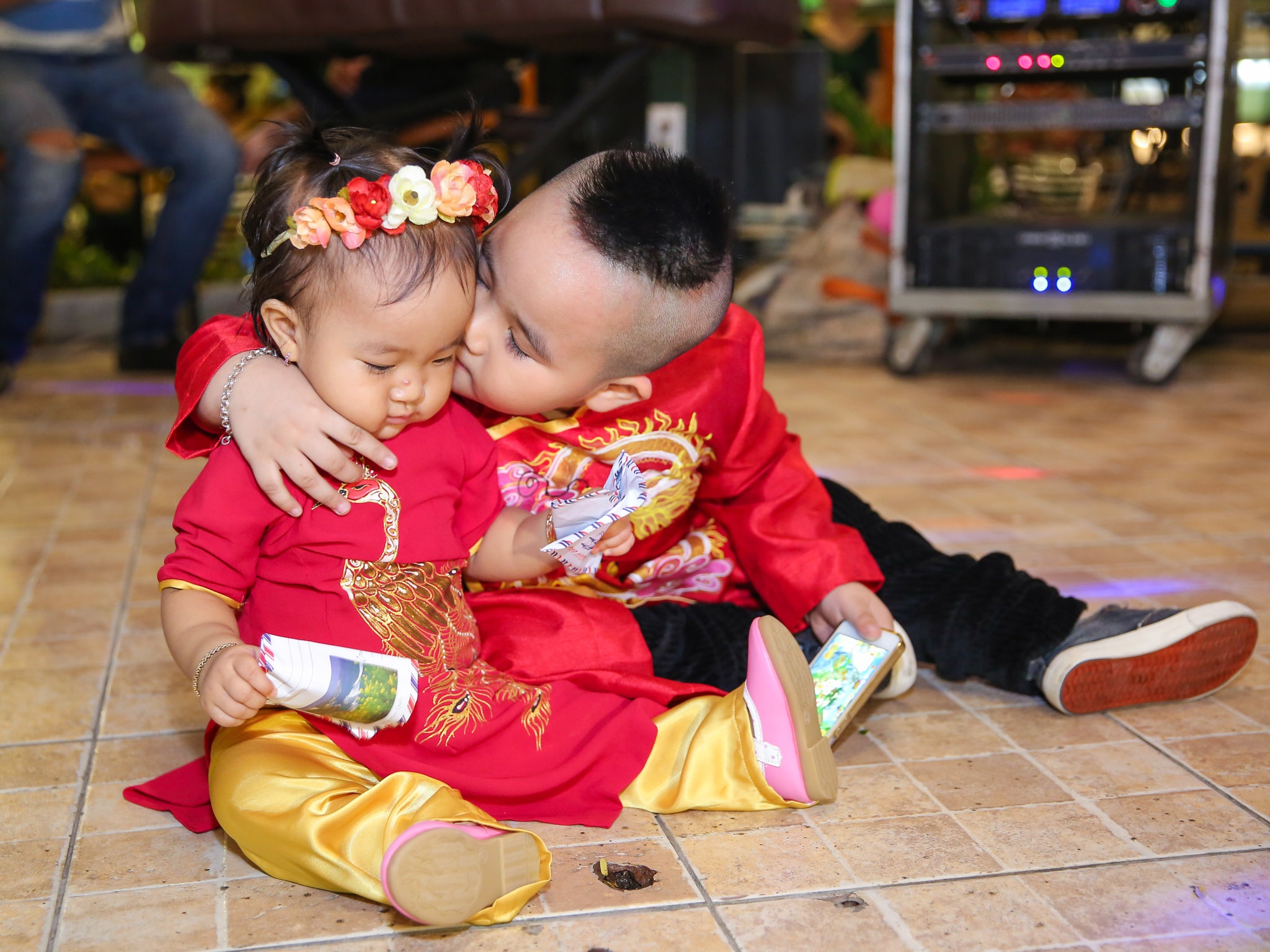 Hieu Hien to chuc thoi noi cho con gai anh 5