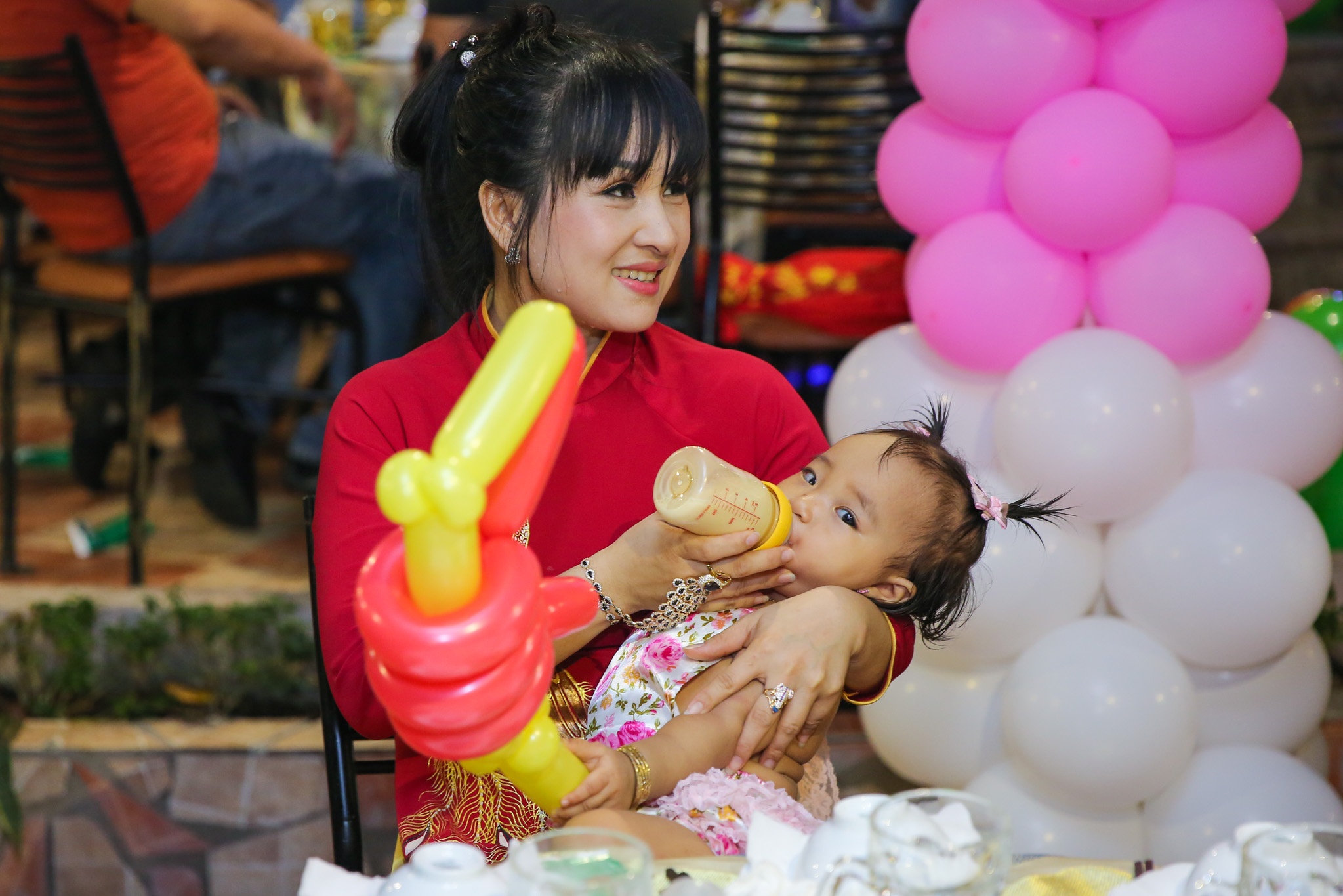 Hieu Hien to chuc thoi noi cho con gai anh 7