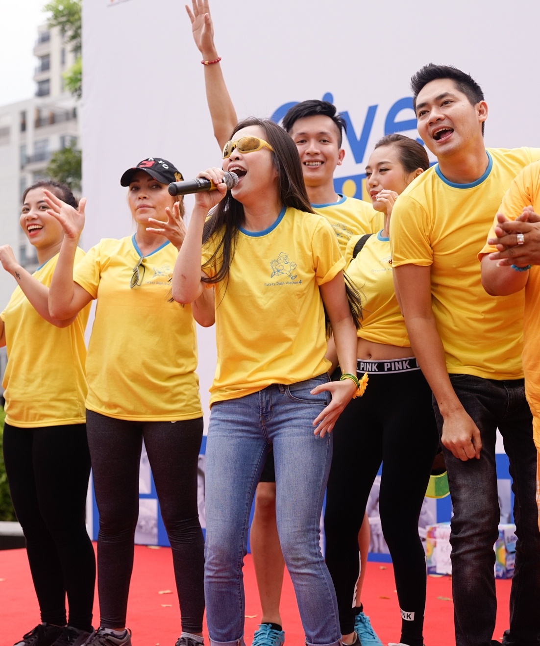 Sao Việt đi bộ vì từ thiện ảnh 6 Sao Viet di bo vi tu thien anh 6