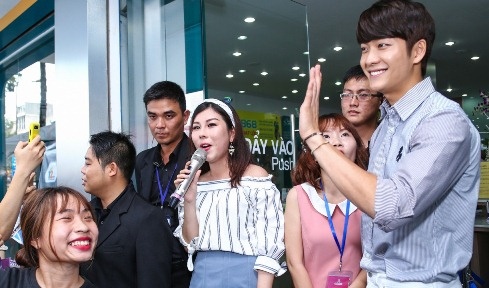 Fan Viet xep hang dai cho gap Kang Tae Oh o Sai Gon hinh anh