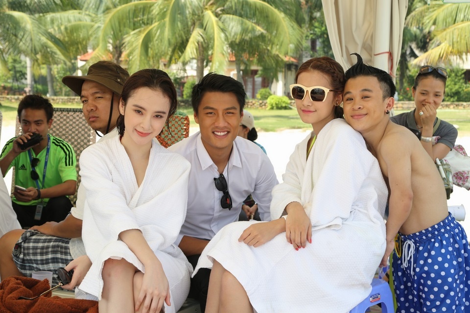 Mac Hong Quan tinh tu voi ban dien nu anh 6