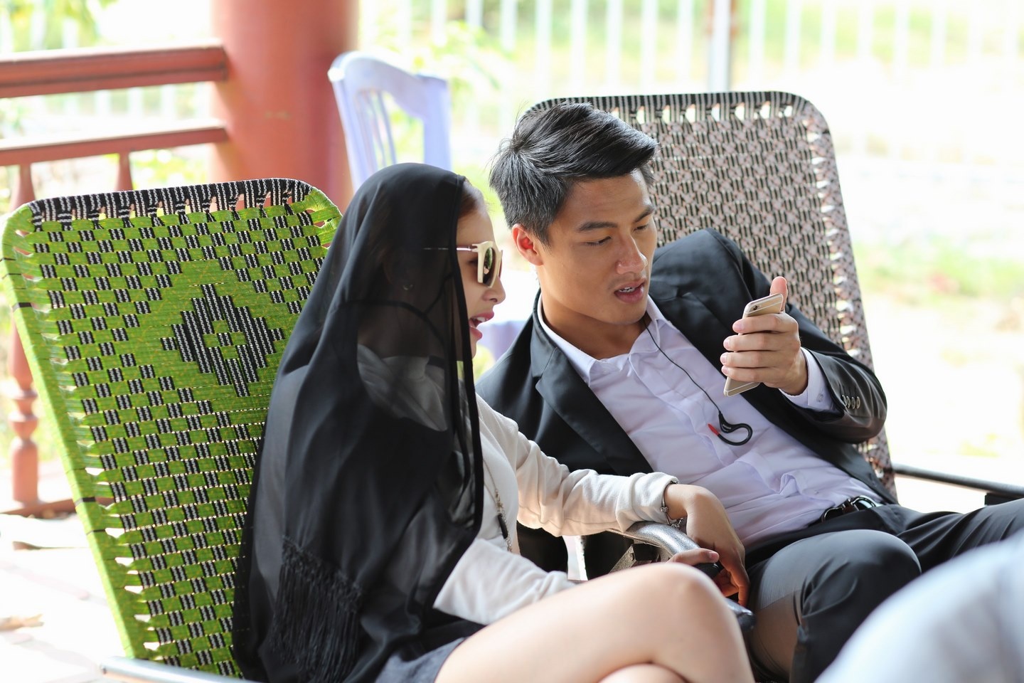 Mac Hong Quan tinh tu voi ban dien nu anh 1