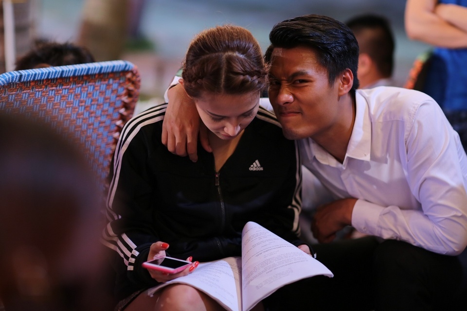 Mac Hong Quan tinh tu voi ban dien nu anh 3