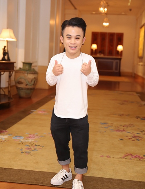 Dien vien hai cao 1, 26 m mac cam khi yeu anh 1