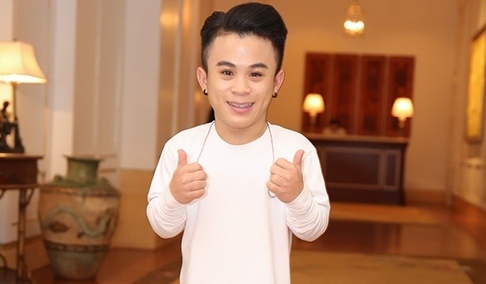 Dien vien hai cao 1,26 m mac cam khi yeu nguoi mau hinh anh