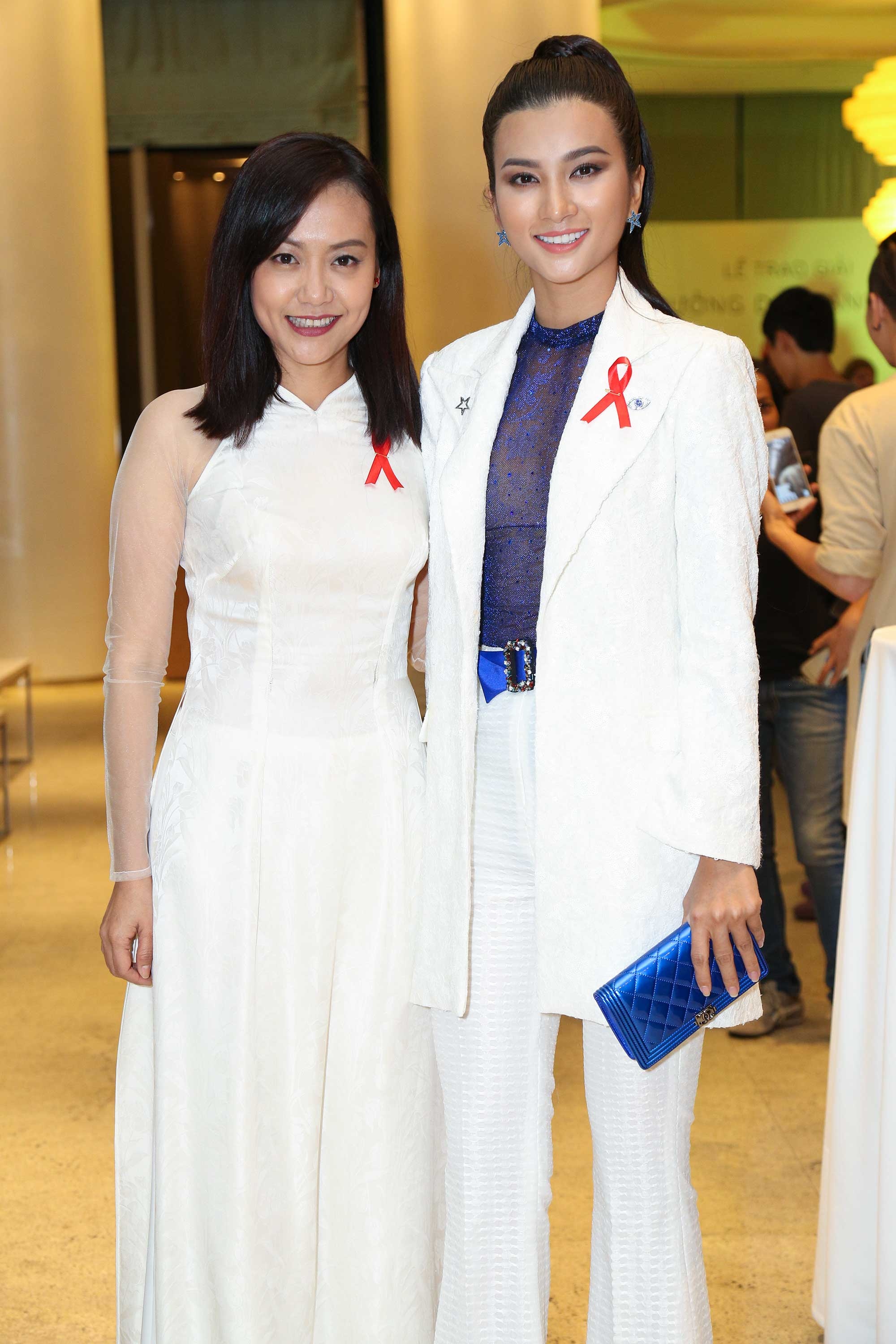 Sao Viet tap nap di su kien vi cong dong anh 6