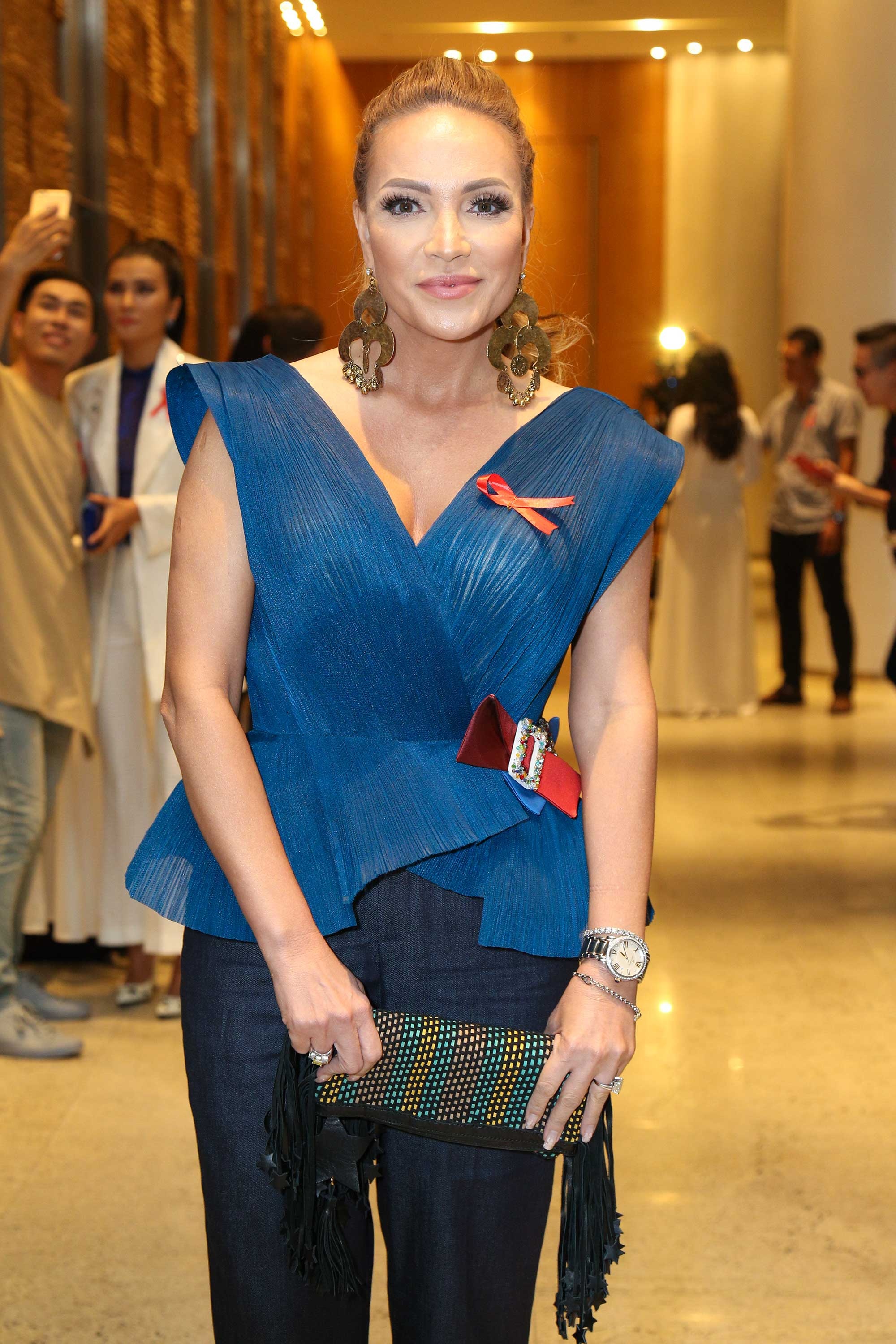 Sao Viet tap nap di su kien vi cong dong anh 1