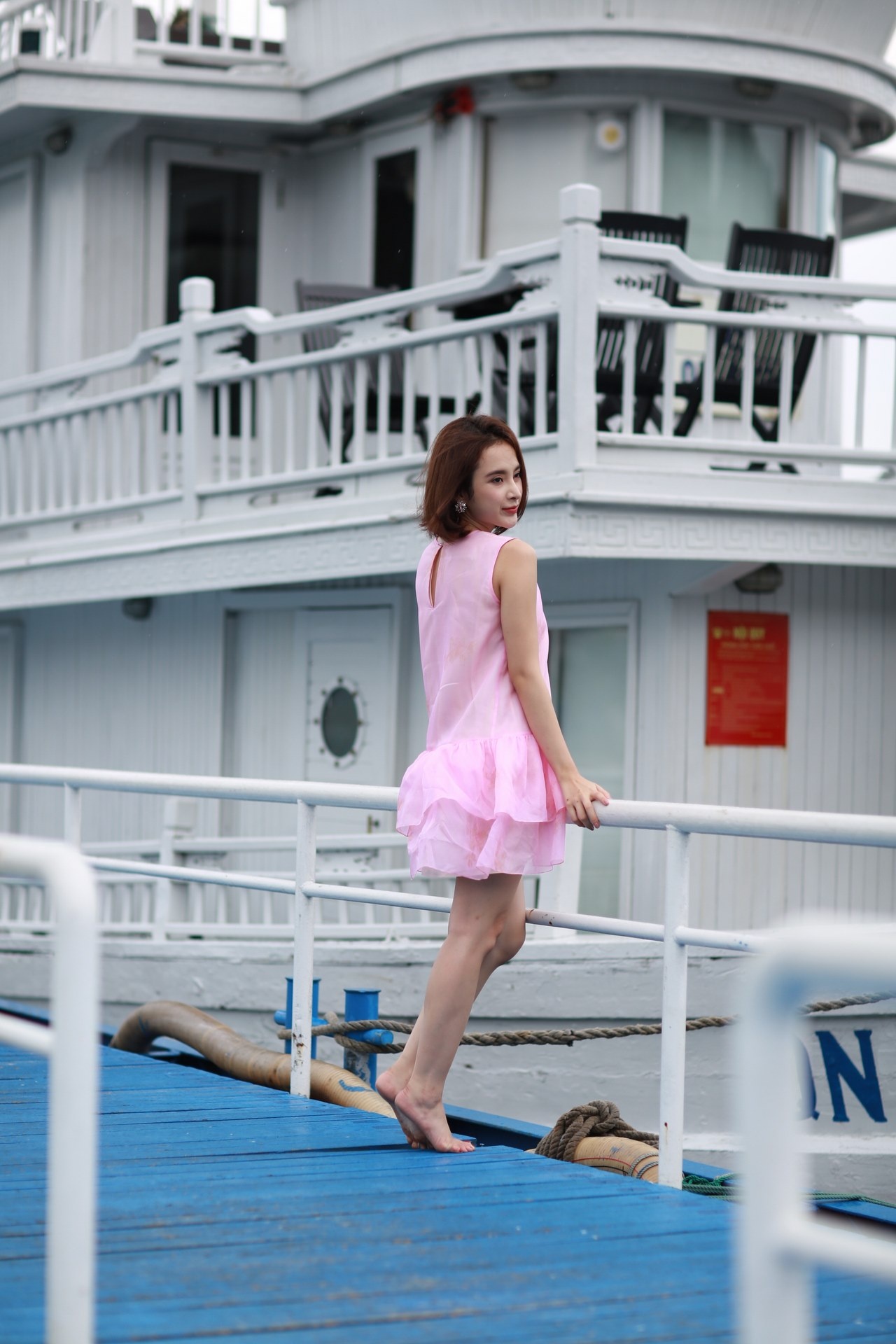 Aangela Phuong Trinh khoe dang tren du thuyen anh 2