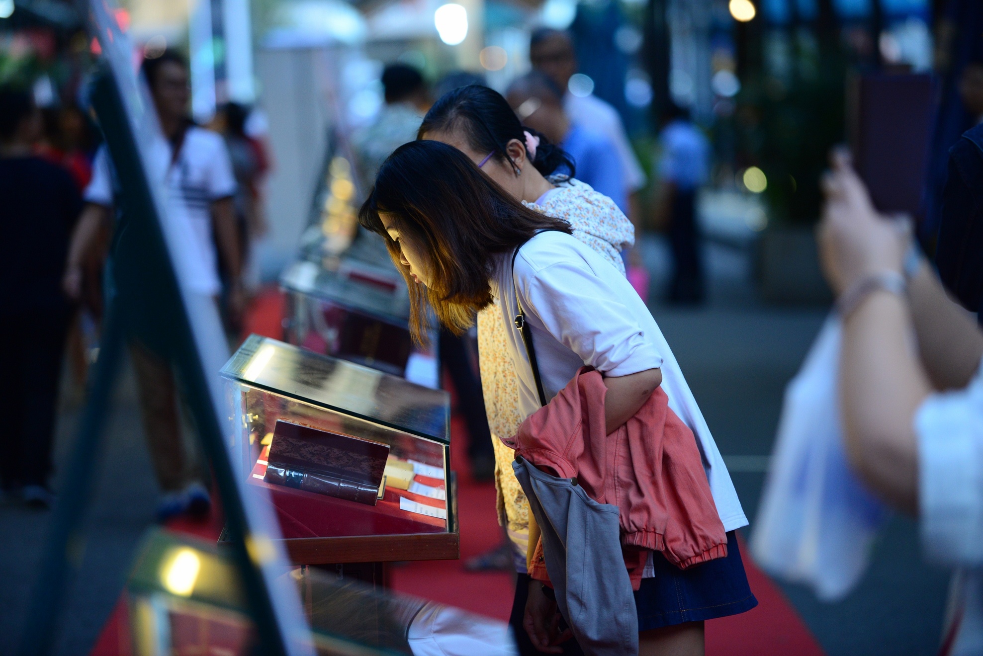 Ngam sach quy hiem tai duong sach anh 7