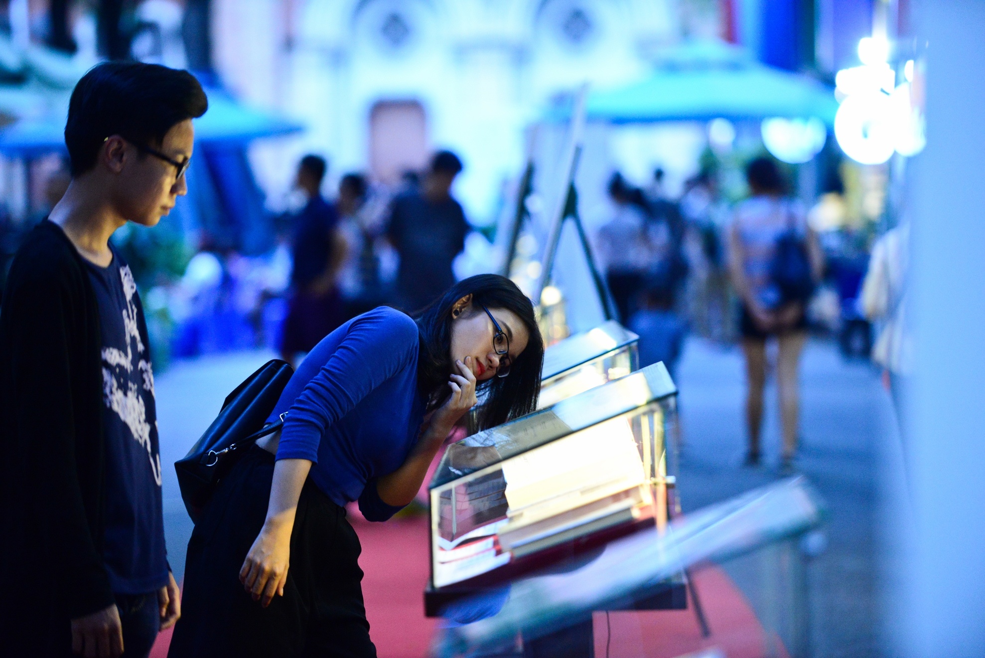 Ngam sach quy hiem tai duong sach anh 6