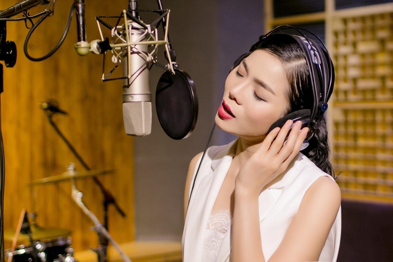 Lệ Quyên đi thu âm vào lúc nửa đêm ảnh 2 Le Quyen di thu am vao luc nua dem anh 2