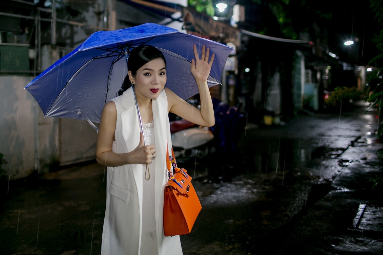 Lệ Quyên đi thu âm vào lúc nửa đêm ảnh 1 Le Quyen di thu am vao luc nua dem anh 1