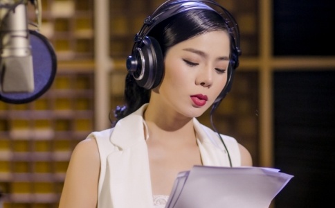 Le Quyen di thu am luc nua dem hinh anh