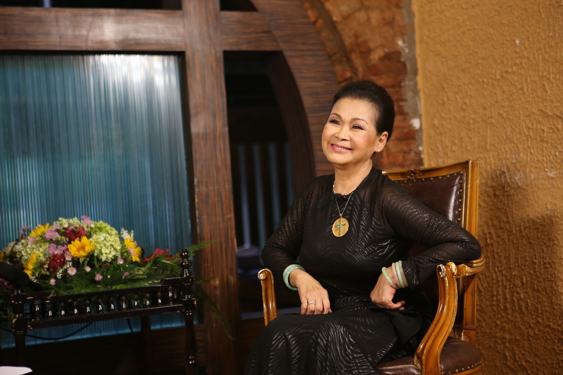 Khanh Ly lo ngai khi hat cung Ho Ngoc Ha anh 2
