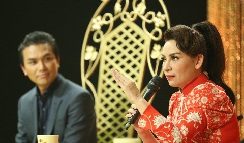 Phi Nhung lien tuc 'chat chem' Manh Quynh khi ngoi ghe nong hinh anh