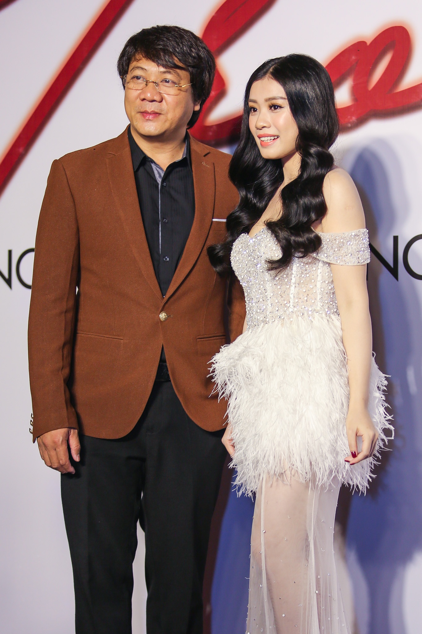 Dam Vinh Hung den chuc mung Thu Hang anh 7