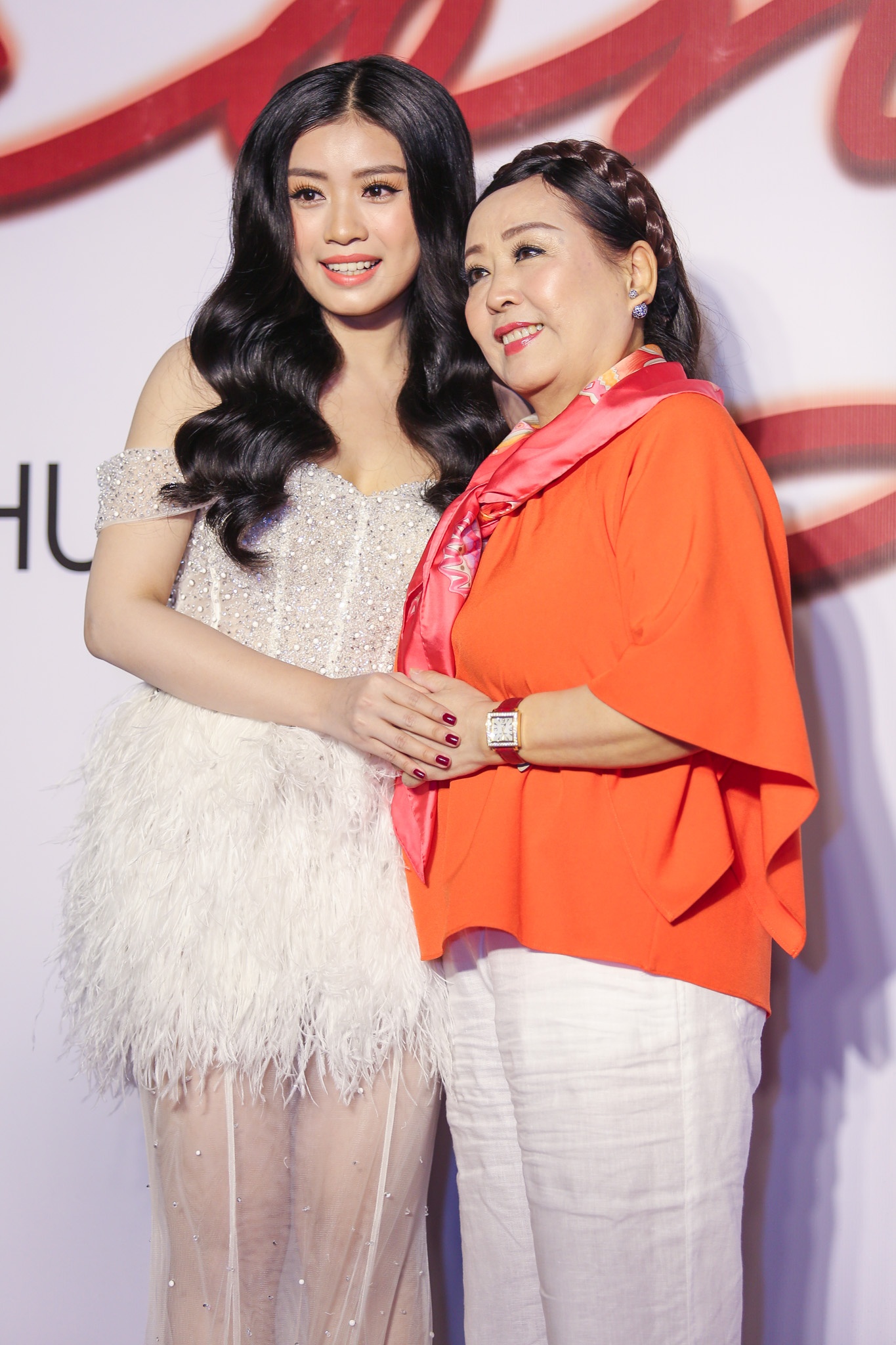 Dam Vinh Hung den chuc mung Thu Hang anh 6