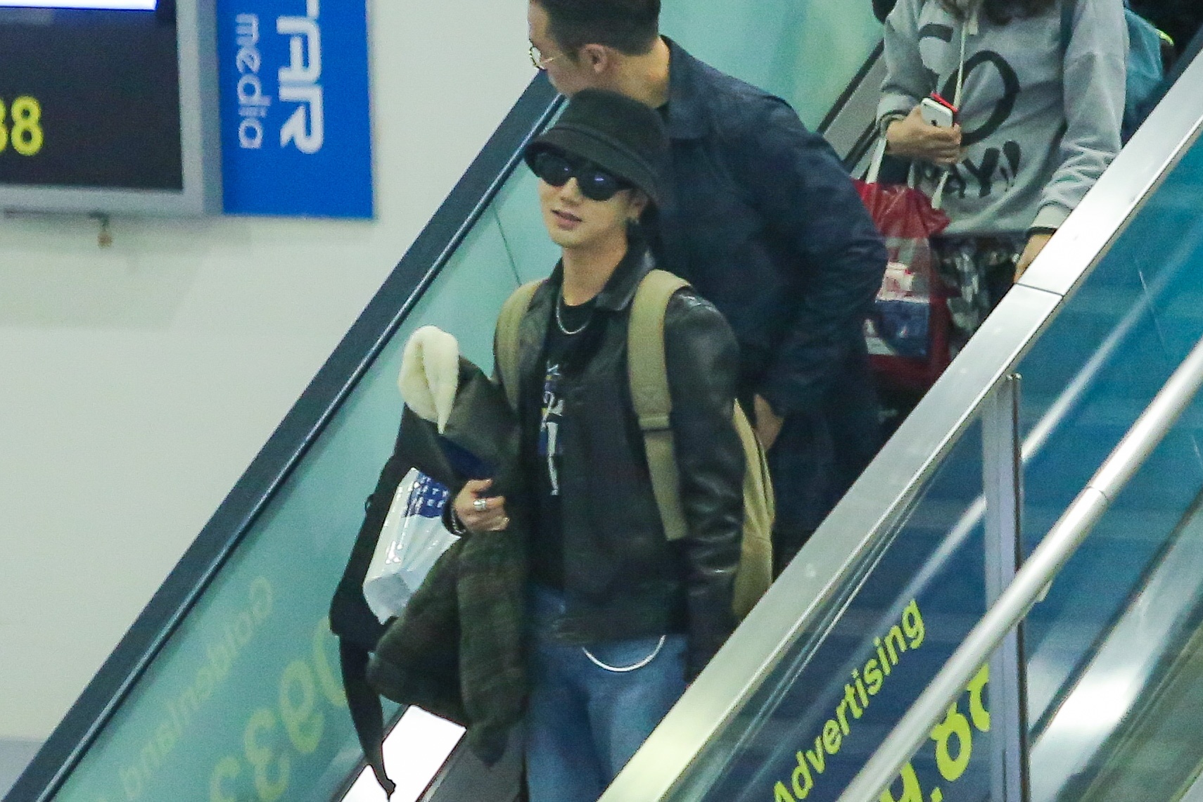 Fan Viet don Yesung o san bay anh 3