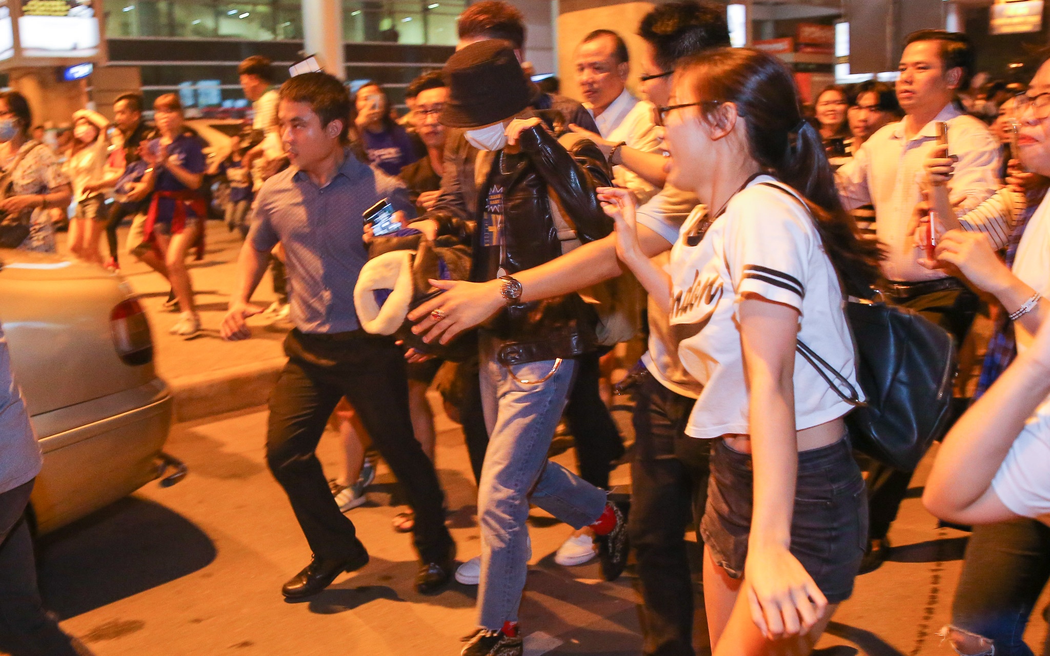 Fan Viet don Yesung o san bay anh 8