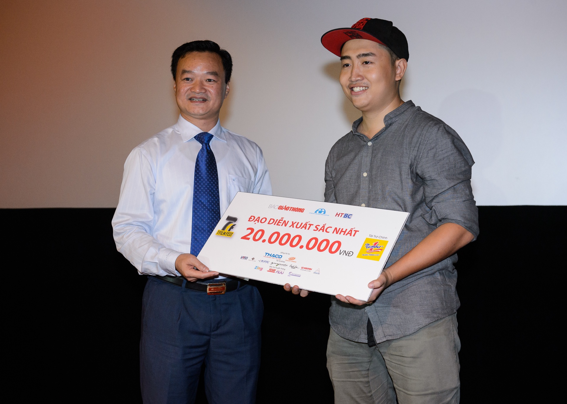 Khánh Ngân ủng hộ nhà làm phim trẻ ảnh 7 Khanh Ngan ung ho nha lam phim tre anh 7