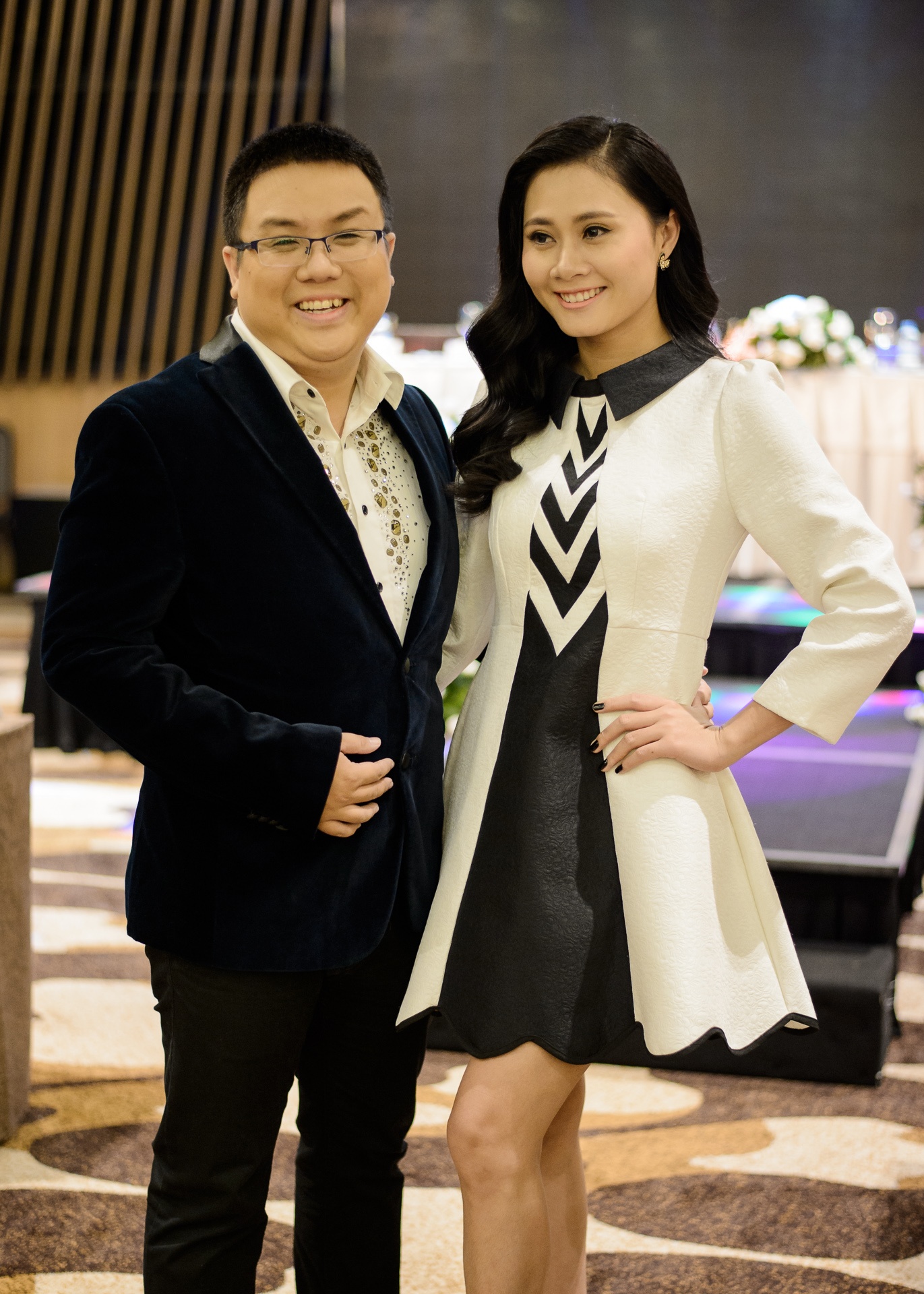 Ngoc Trinh om cham Dam Vinh Hung anh 6