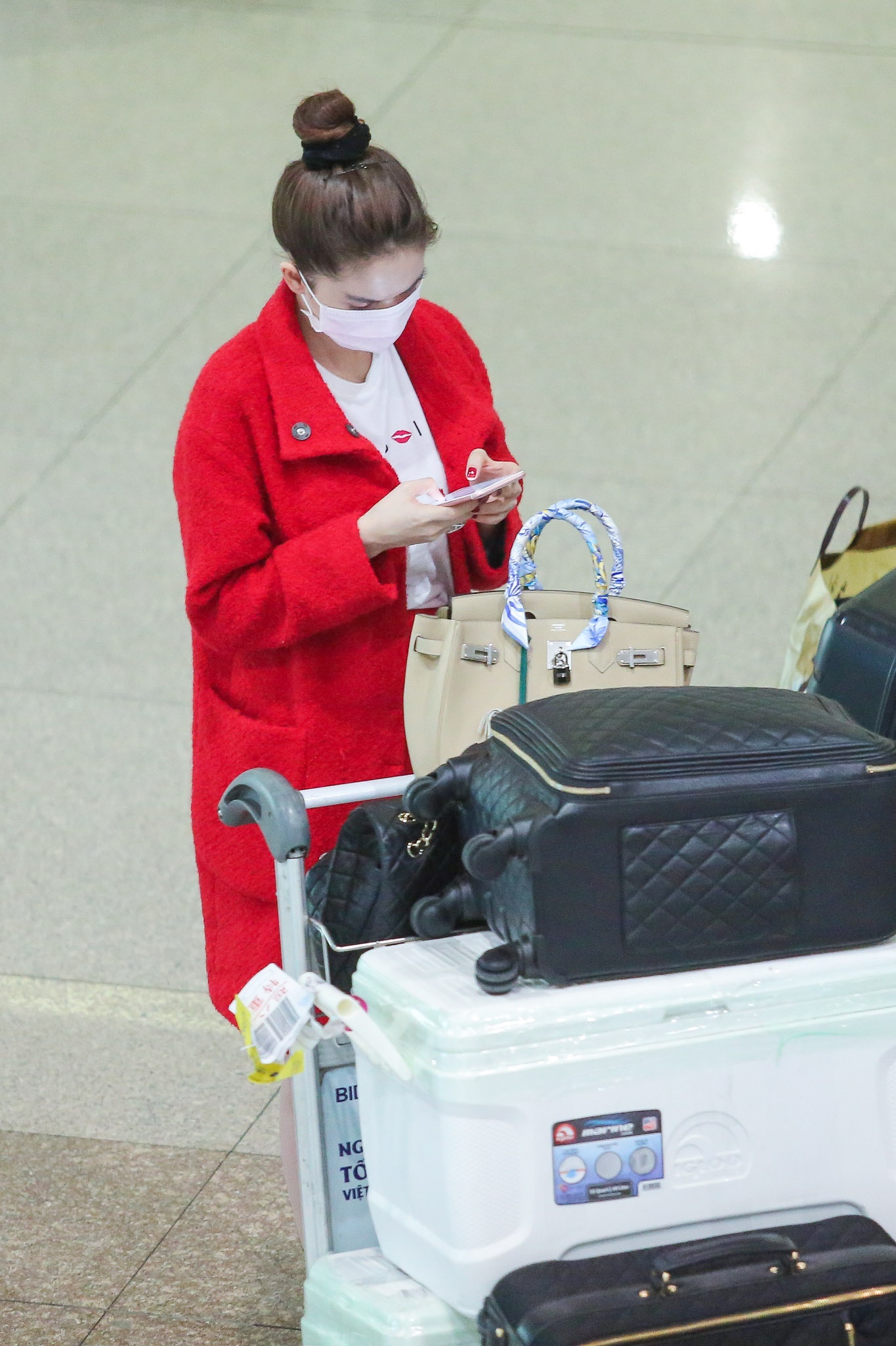 Ngoc Trinh ve nuoc sau chuyen tham ty phu anh 6