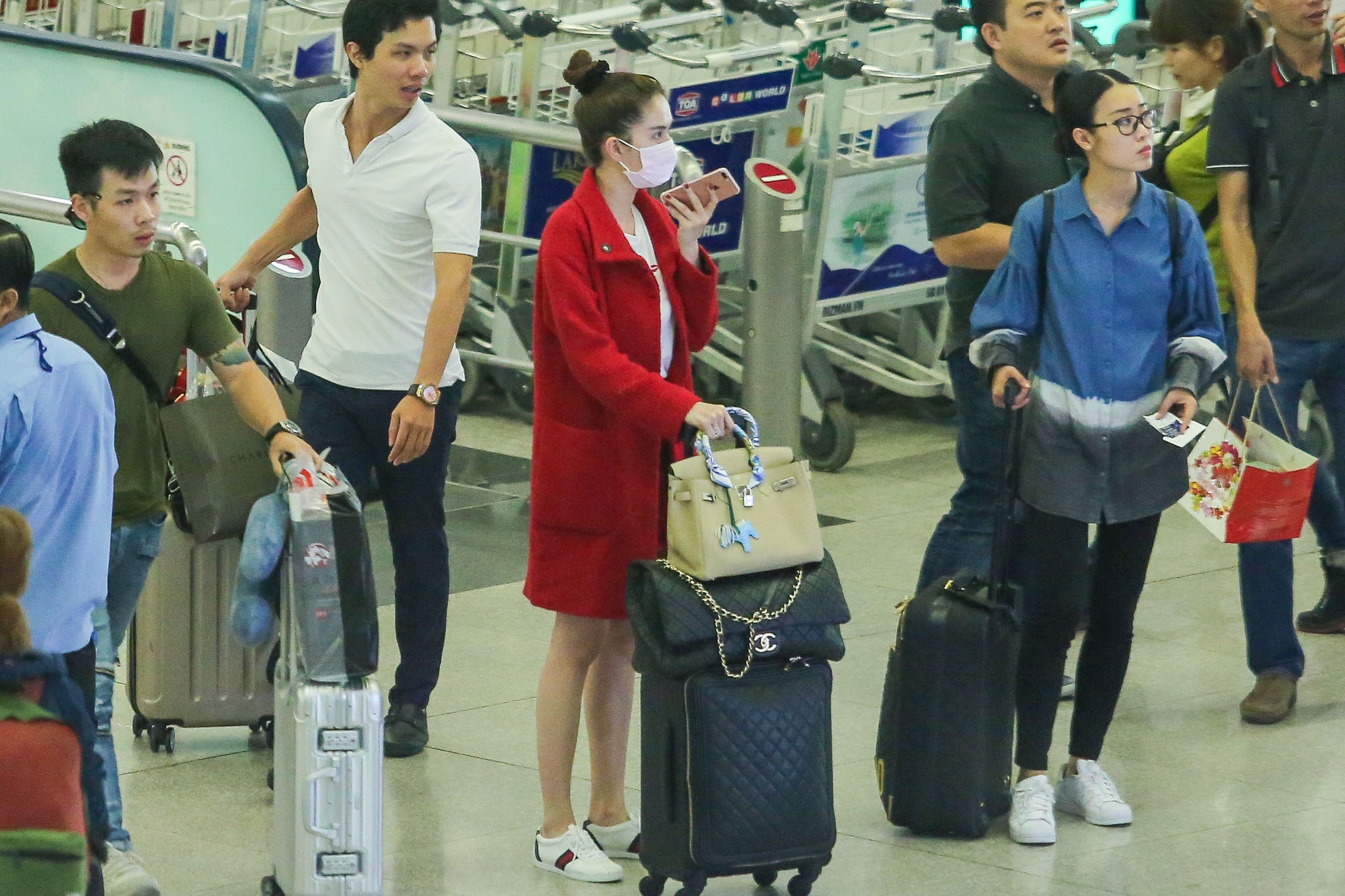 Ngoc Trinh ve nuoc sau chuyen tham ty phu anh 3