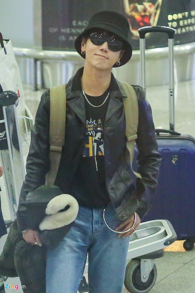 Yesung bị fan Việt kéo áo, giật mũ ảnh 1 Yesung bi fan Viet keo ao, giat mu anh 1