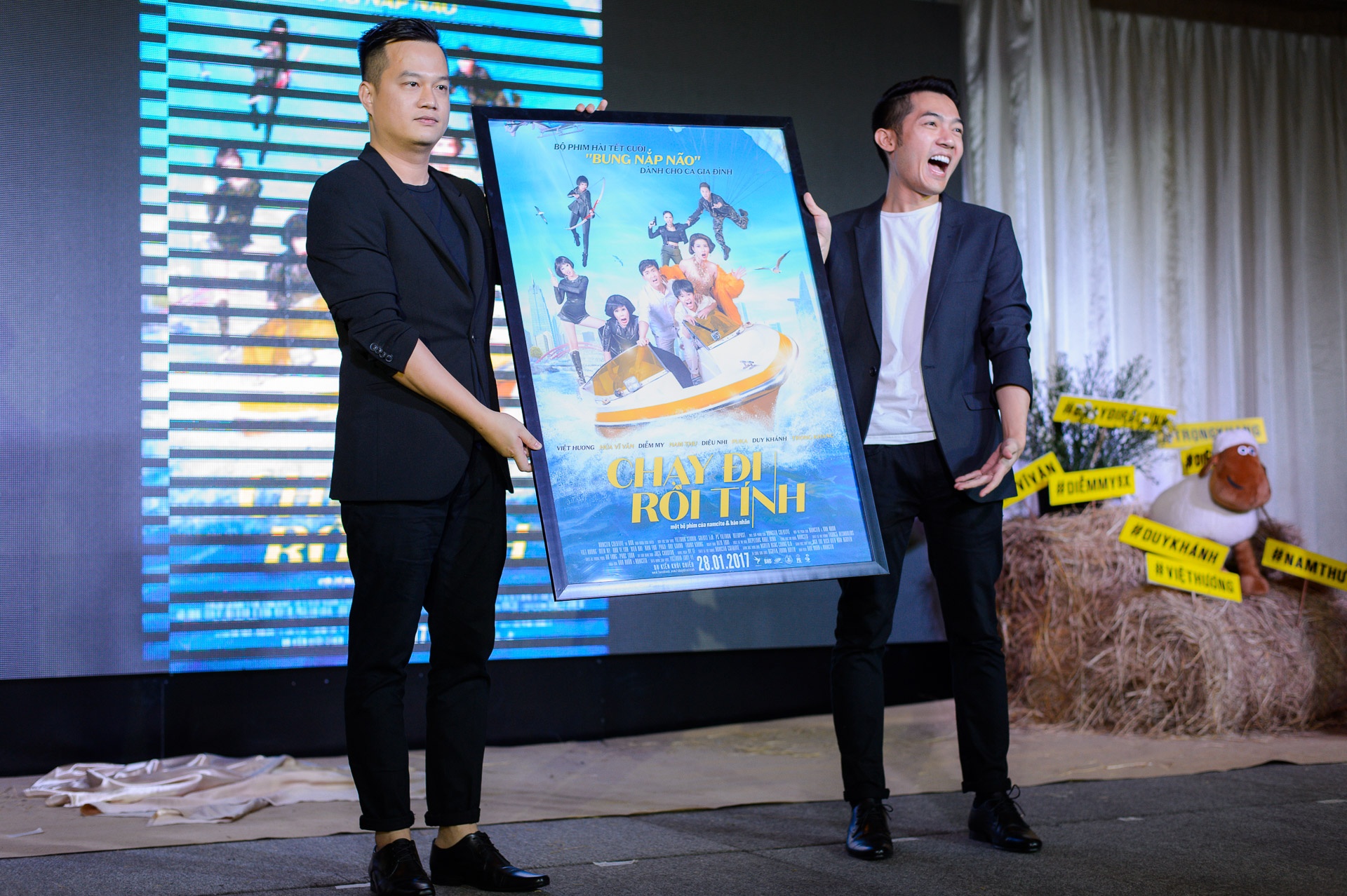 Hứa Vĩ Văn hôn tay Diễm My 9X ảnh 9 Hua Vi Van hon tay Diem My 9X anh 9