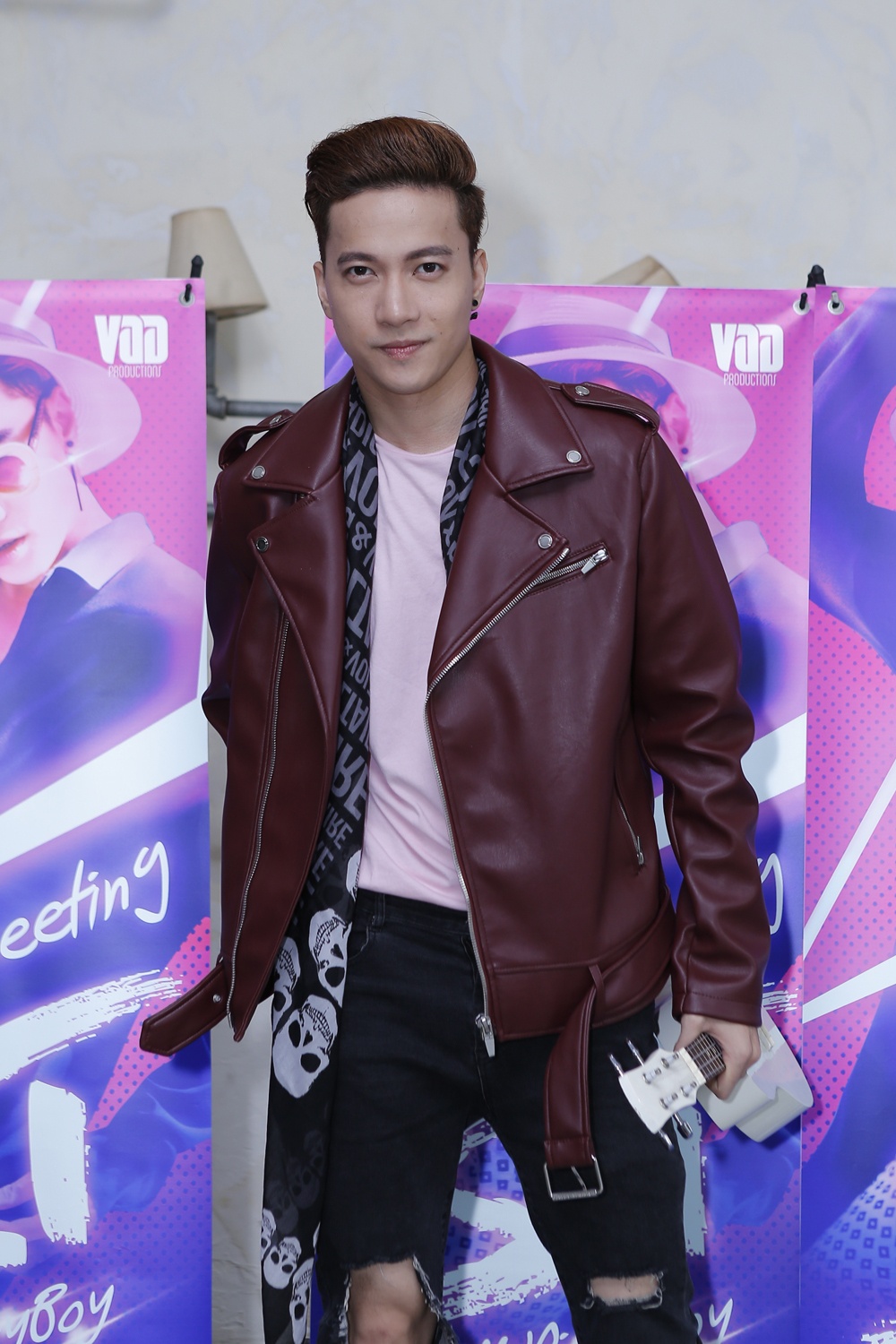 Mai Ngo den chuc mung S.T anh 1