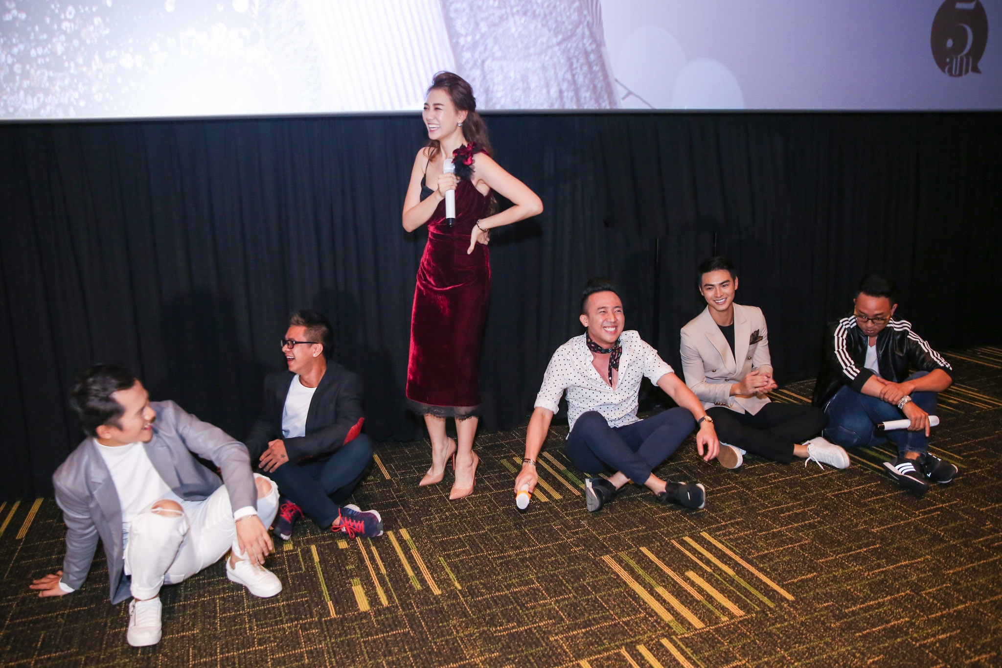 Hari Won va Tran Thanh xuat hien truoc dam cuoi anh 8