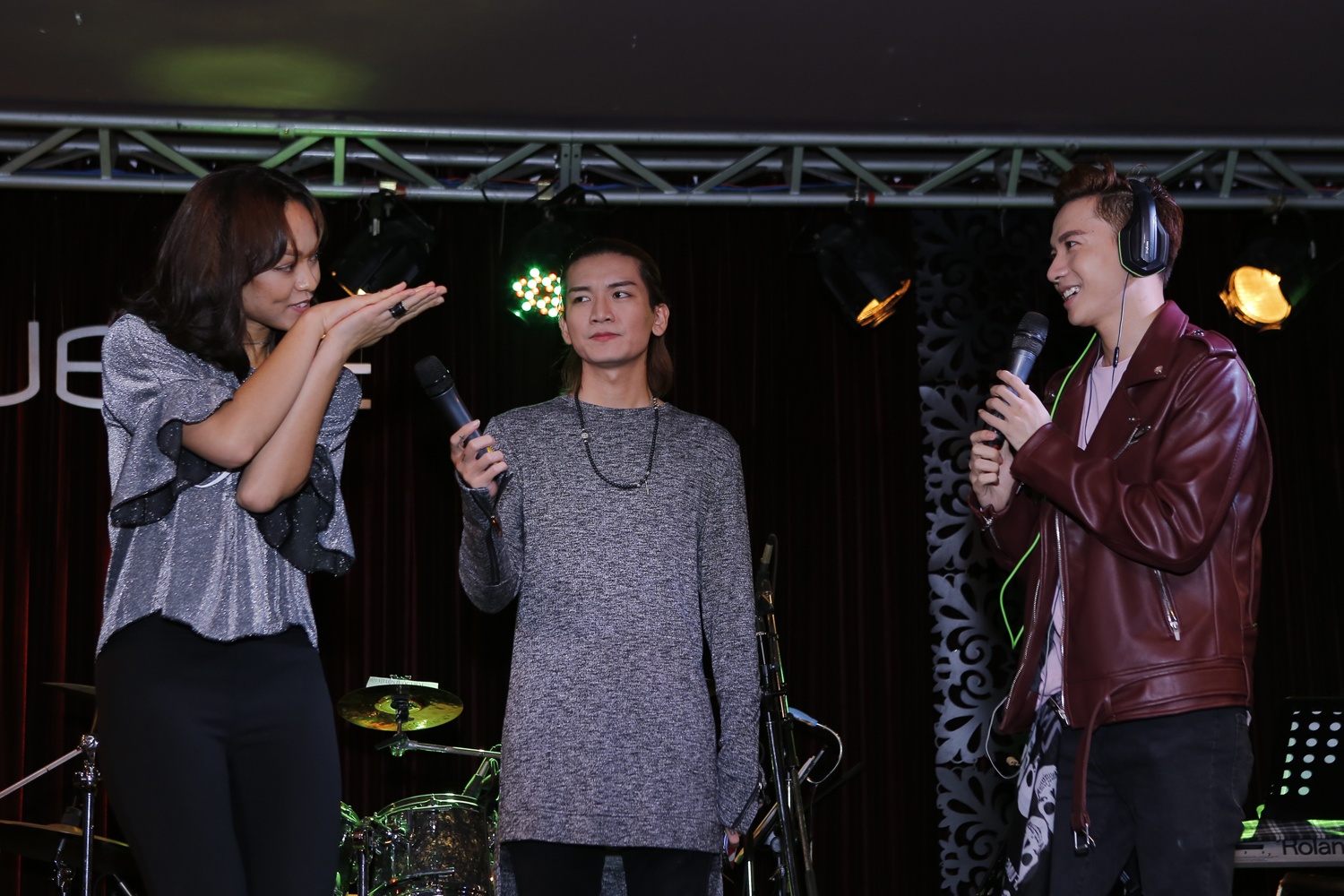 Mai Ngo den chuc mung S.T anh 3