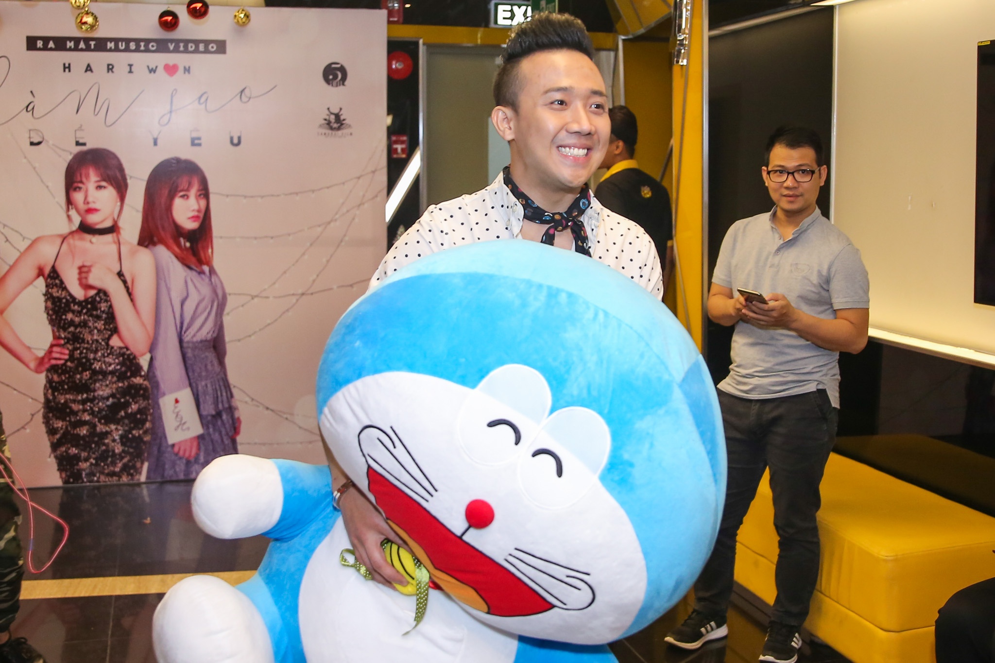 Hari Won va Tran Thanh xuat hien truoc dam cuoi anh 1