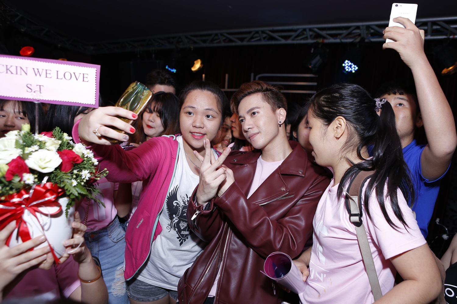 Mai Ngo den chuc mung S.T anh 7