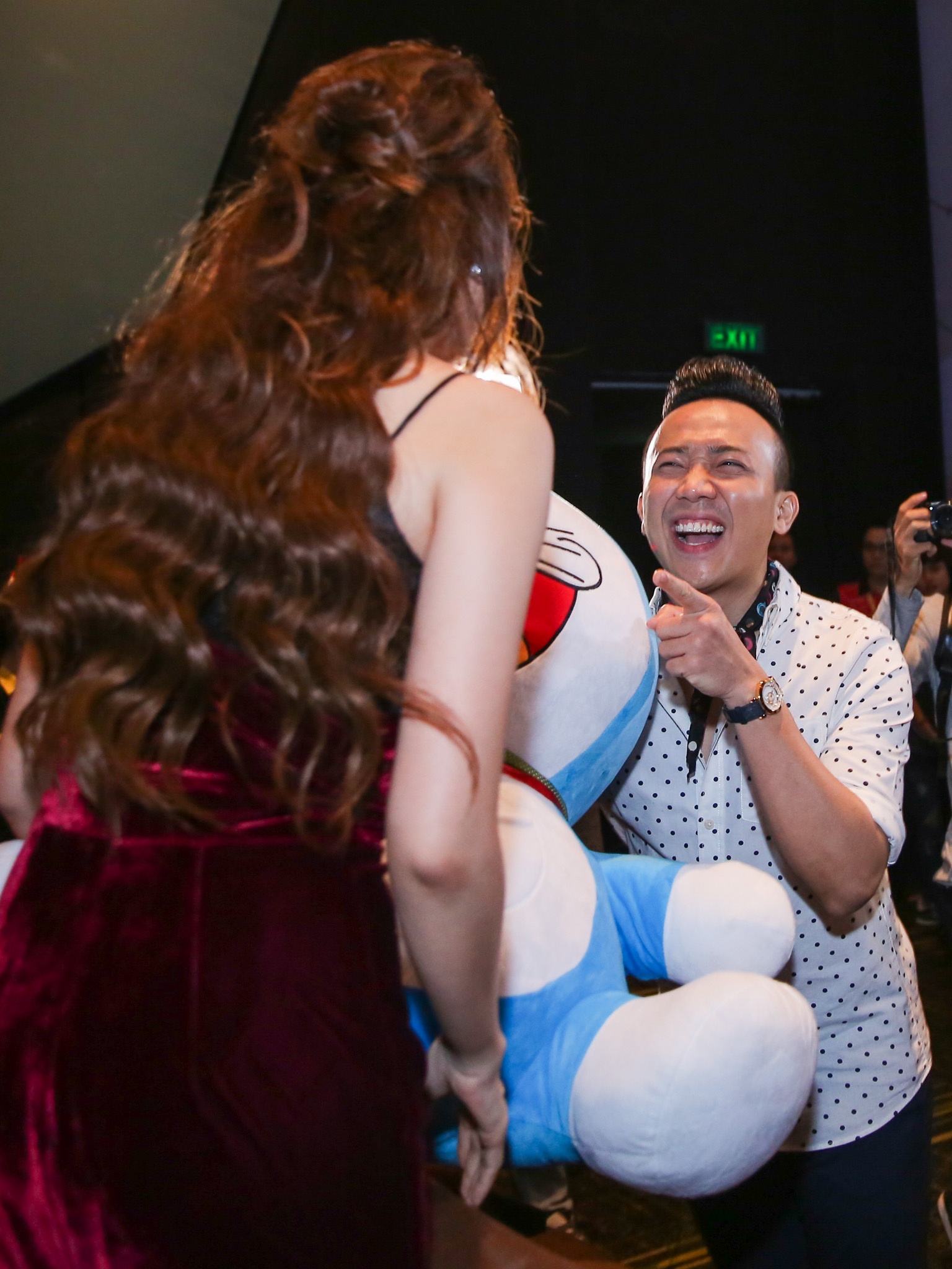 Hari Won va Tran Thanh xuat hien truoc dam cuoi anh 2