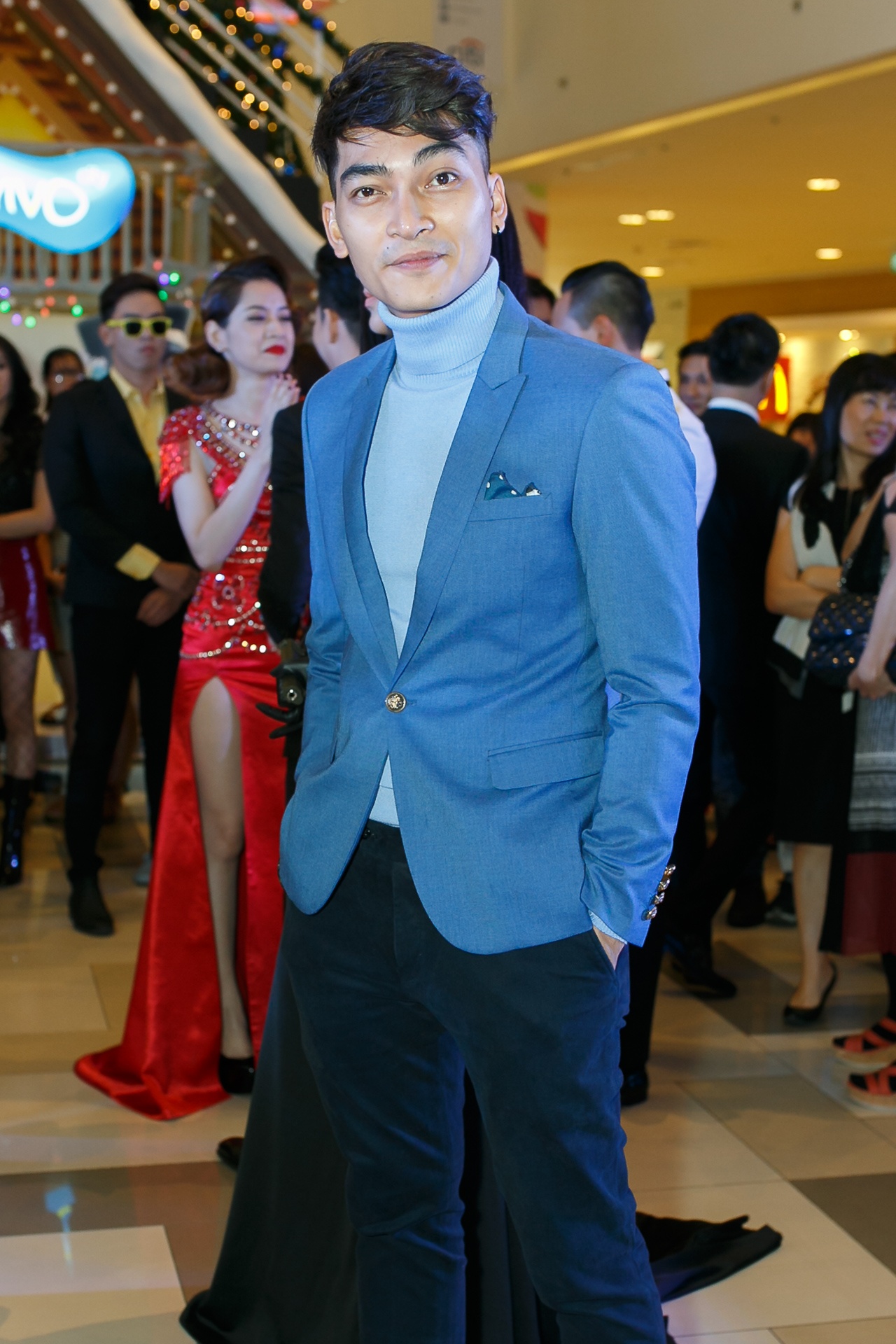 Sao Viet di xem phim cua Kim Ly anh 4